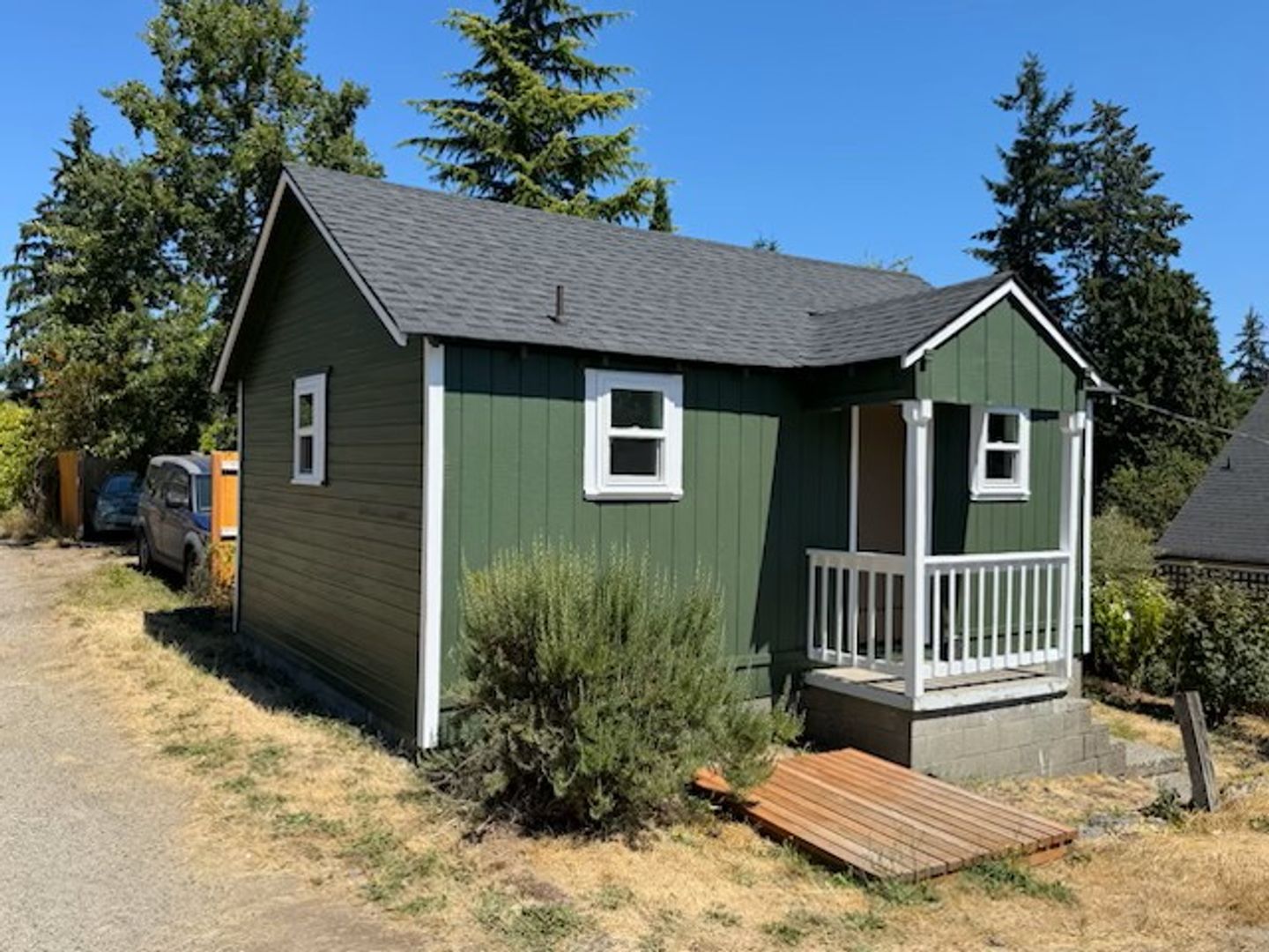 Bremerton Apartment: 1113 &1113 1/2  N Cambrian Ave