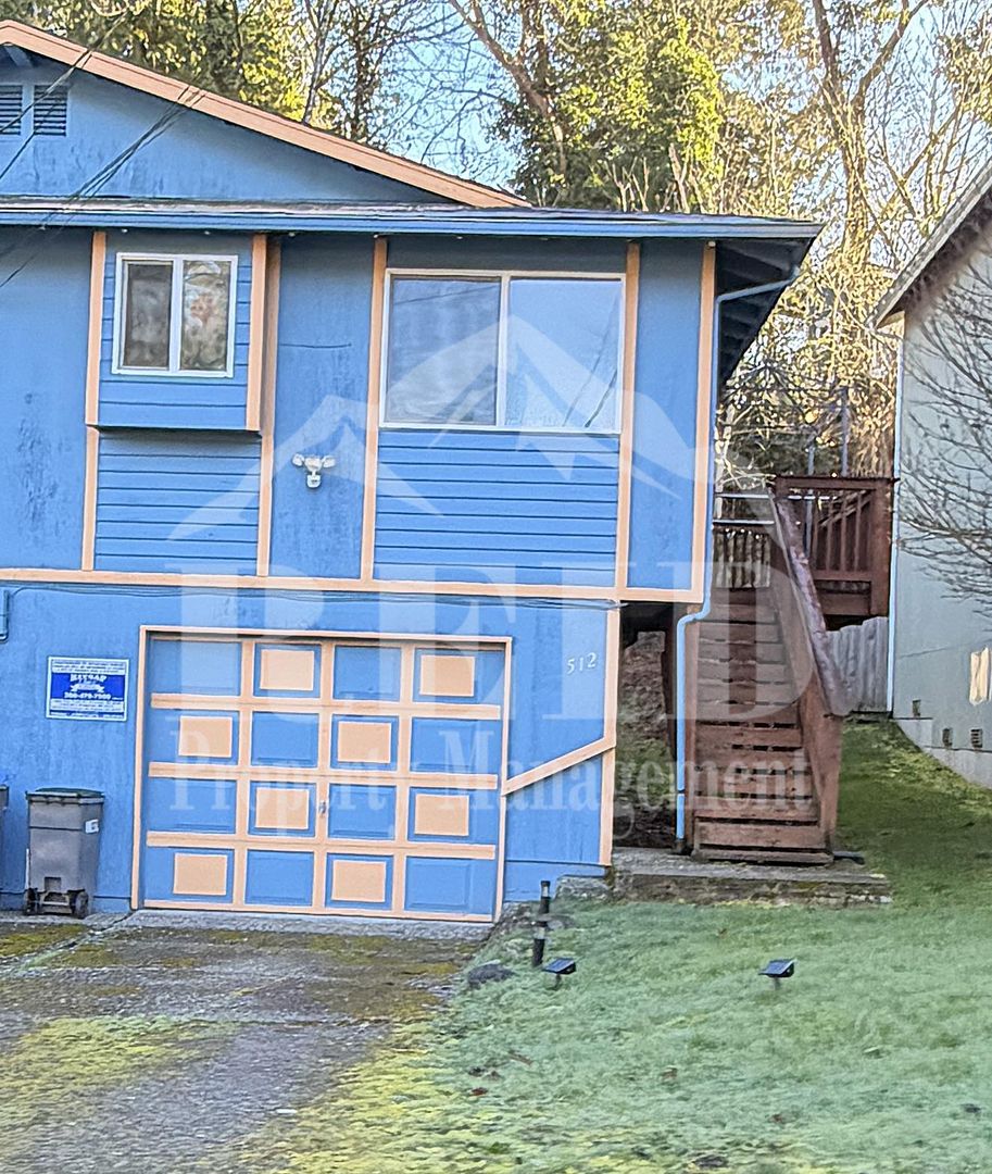 Bremerton Apartment: 512/510 S Constitution Ave