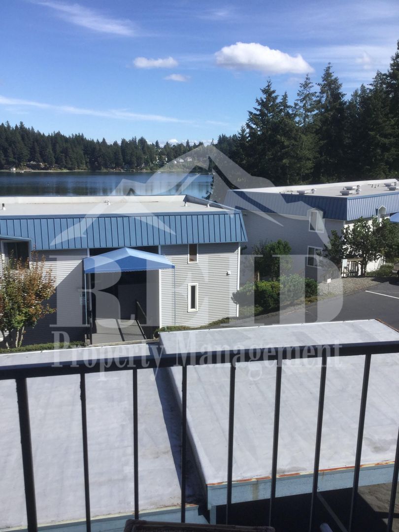 Bremerton House: 924 Shorewood Dr B-17