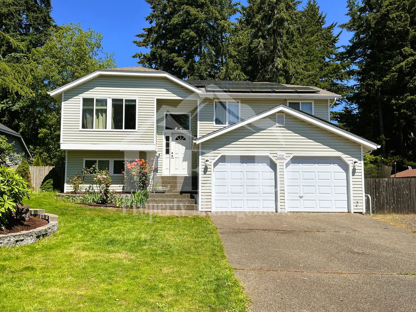 Silverdale House: 10243 Ashley Circle NW