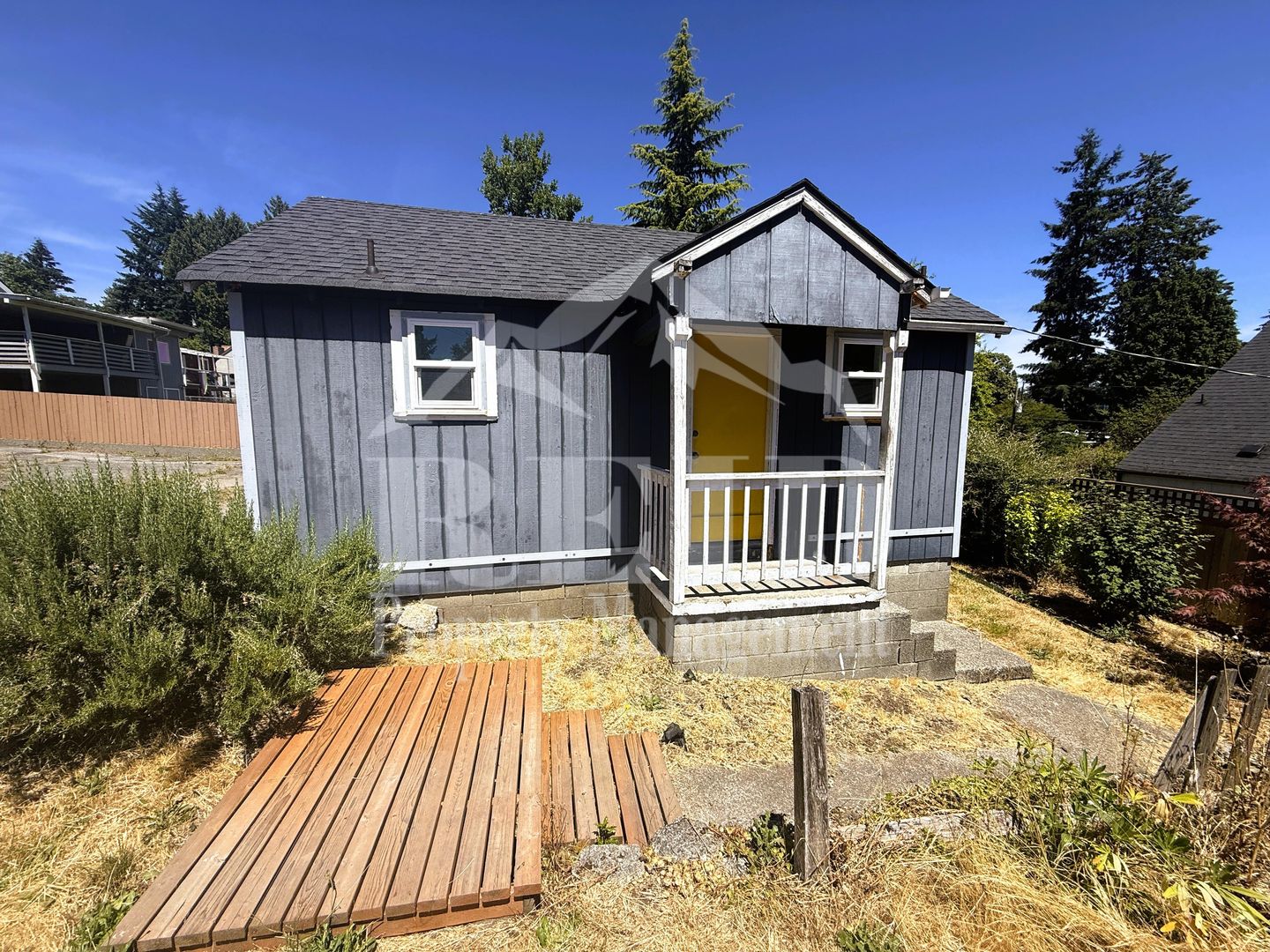 Bremerton Apartment: 1113 &1113 1/2  N Cambrian Ave