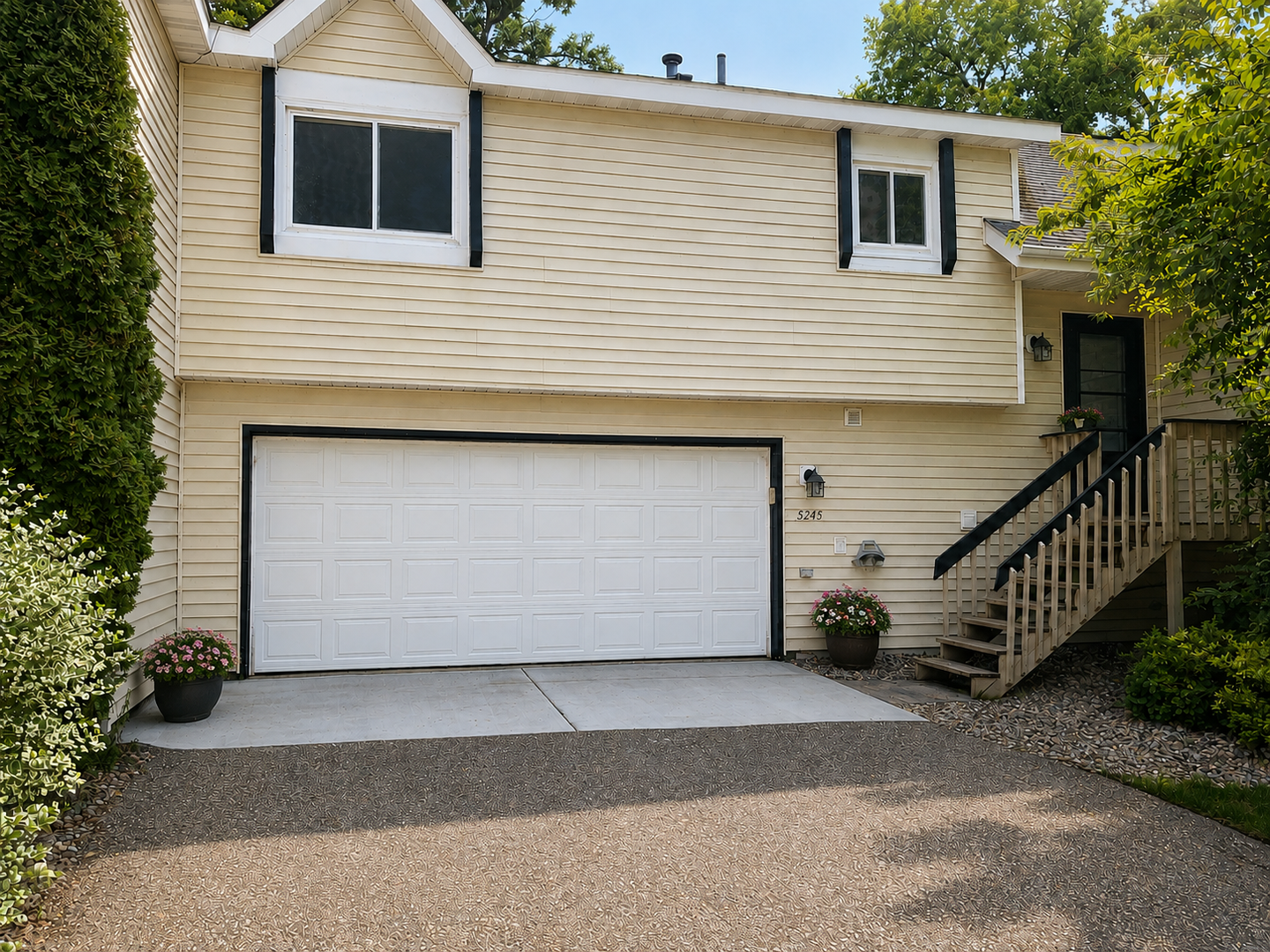 Mound Apartment: 5243-5287 Eden Road