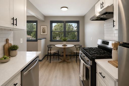 Beautifully Renovated 2 Bedroom! – photo 1