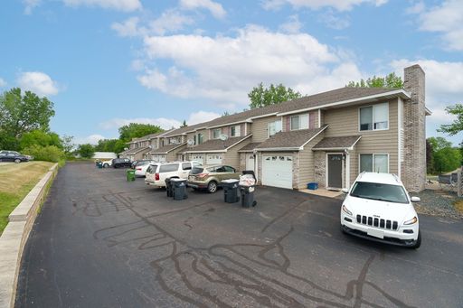 2br townhome in Shoreview-Ask about our deposit free move ins via Obligo!