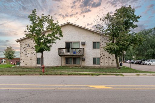 Updated 2br/1ba Apartment in Anoka