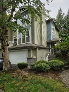 Spacious 3-Bedroom Issaquah Townhome with Bonus Room and Two-Car Garage – photo 1
