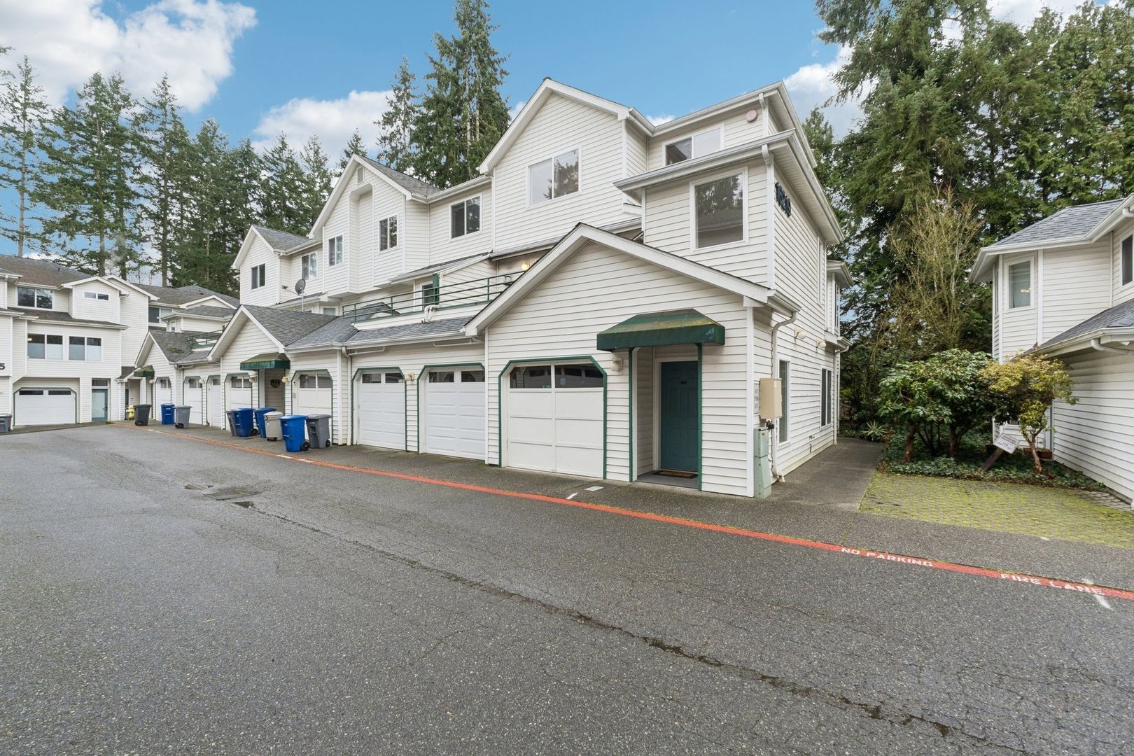 Bellevue Townhome: 16219 Northup Way