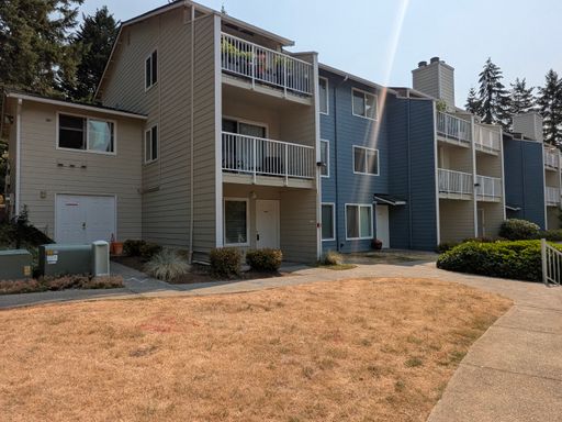 Redwoods Studio Condo for Rent - located in Redmond – photo 1