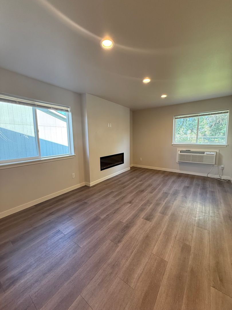 Charming 3 Bedroom Townhome 6 of 12