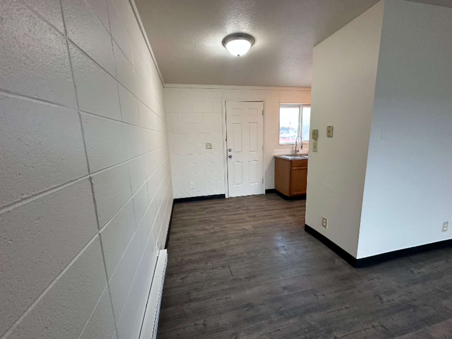 Selah Apartment: 1006 W Pear Ave