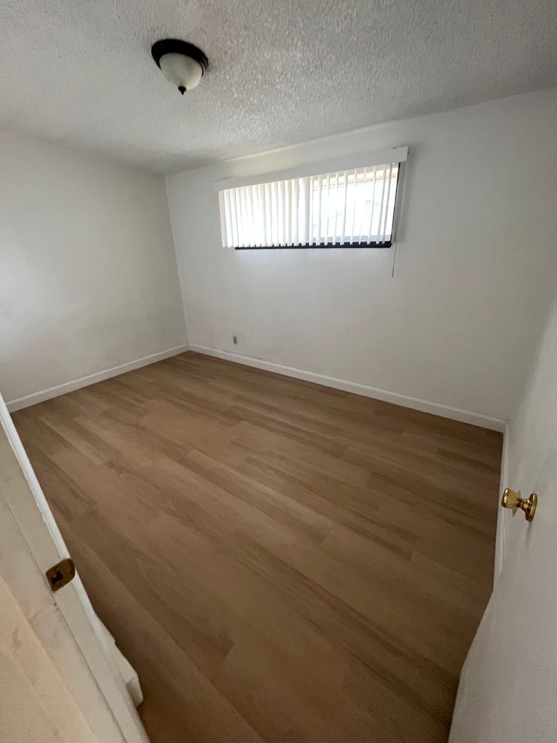 2 Bedroom Duplex Apartment Available Now! $300 move in credit Available! 11 of 12