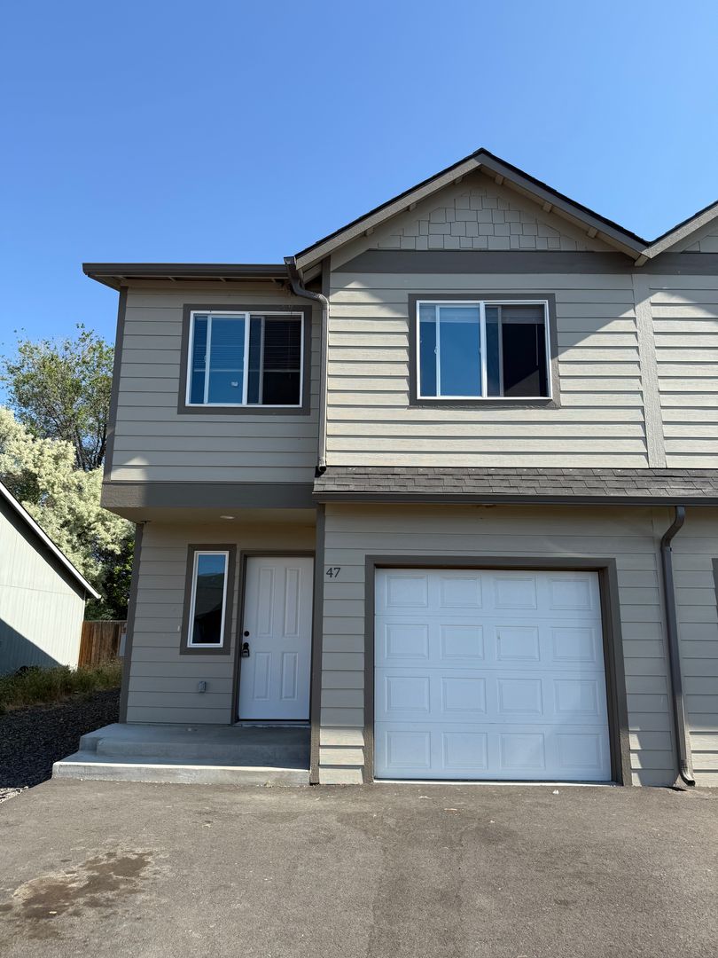 Yakima Townhome: Samantha Court