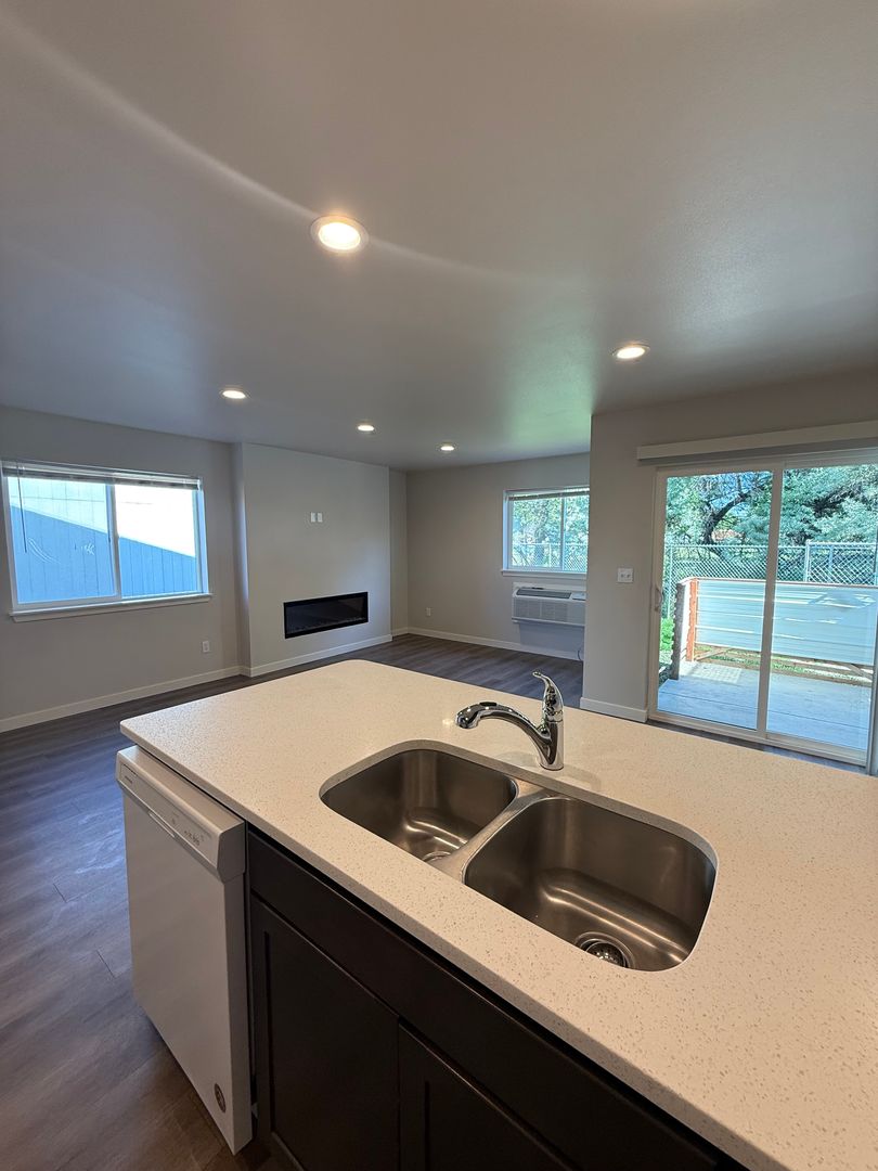 Charming 3 Bedroom Townhome 11 of 12