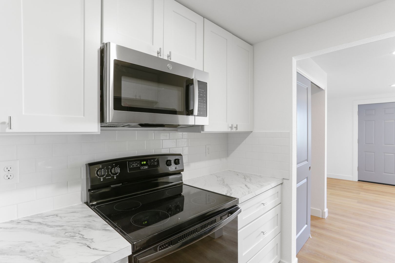 Newly Renovated Studio Available Now! Move In Special Offering 1st Month Move in Credit! 4 of 9
