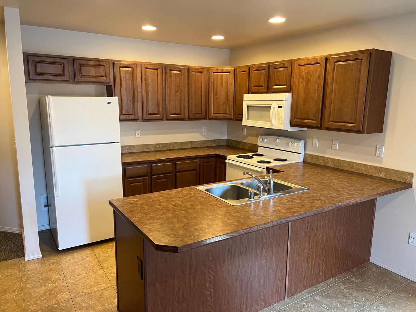 Moses Lake Apartment: 1703 W Fern Drive