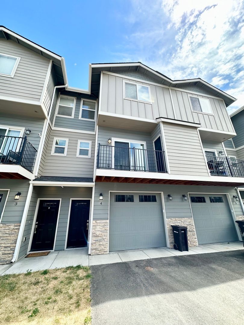 Yakima Townhome: 2600 Racquet Lane #4