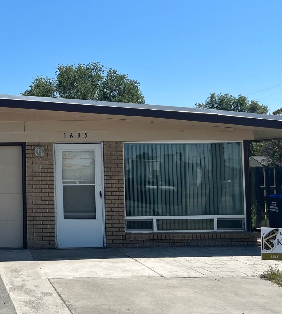 Moses Lake Apartment: W Pheasant St
