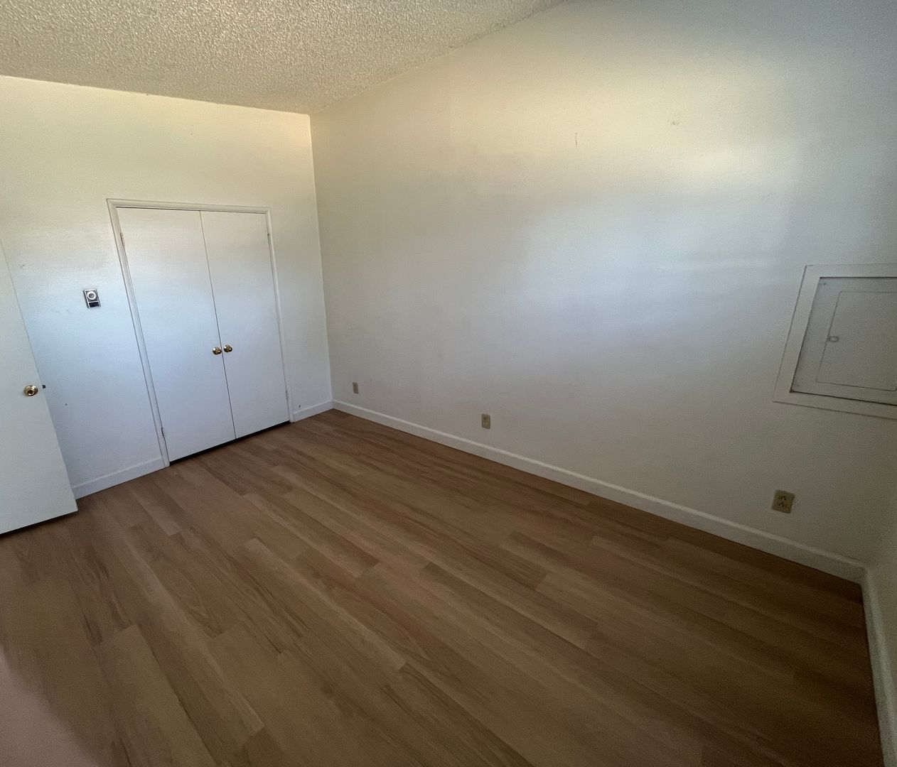 2 Bedroom Duplex Apartment Available Now! $300 move in credit Available! 12 of 12
