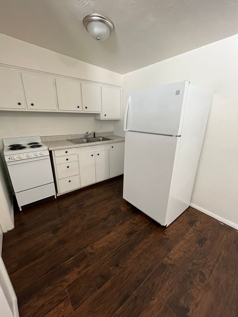 Moses Lake Apartment: 1065 W Marina Drive