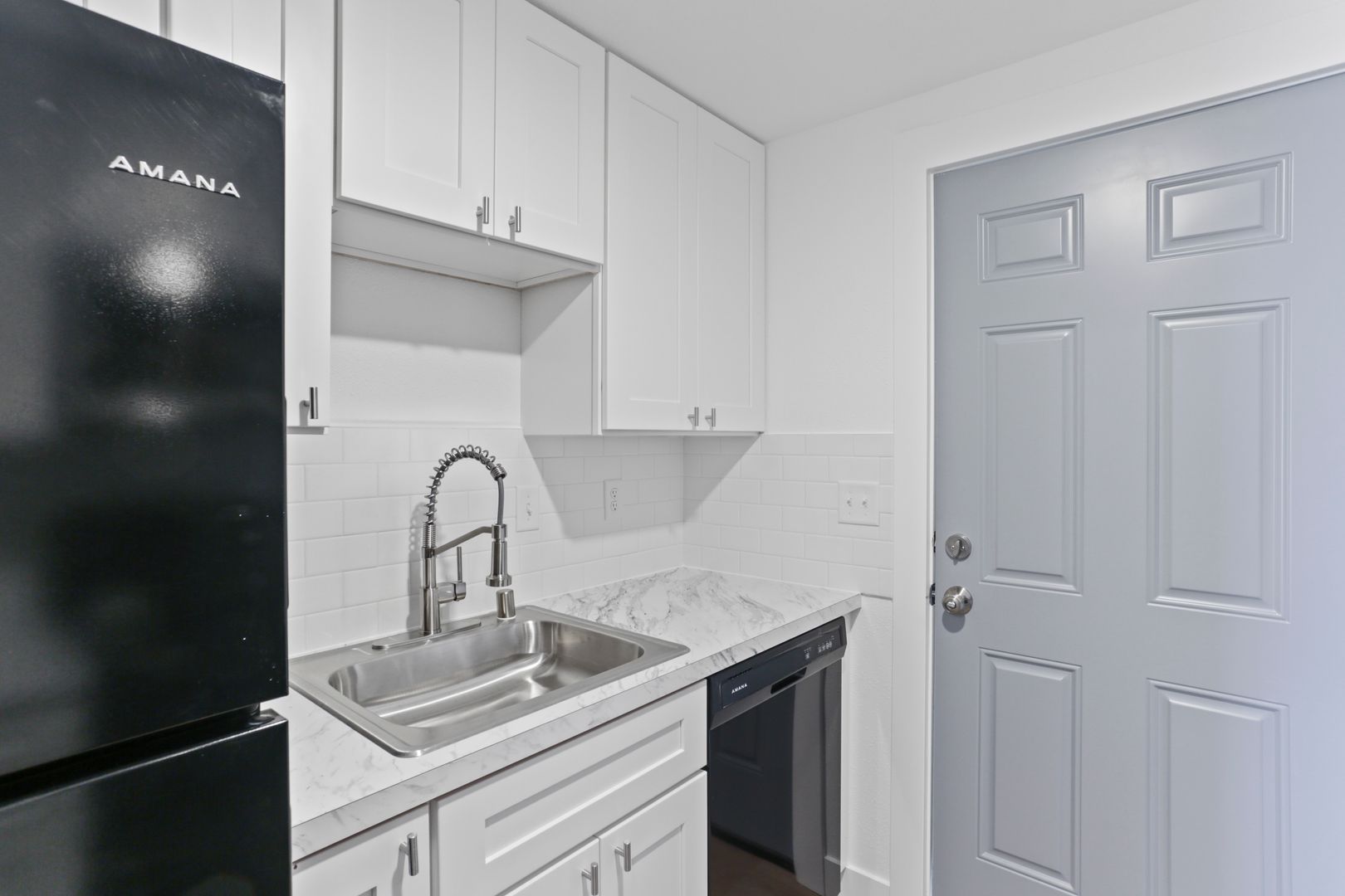 Newly Renovated Studio Available Now! Move In Special Offering 1st Month Move in Credit! 5 of 9