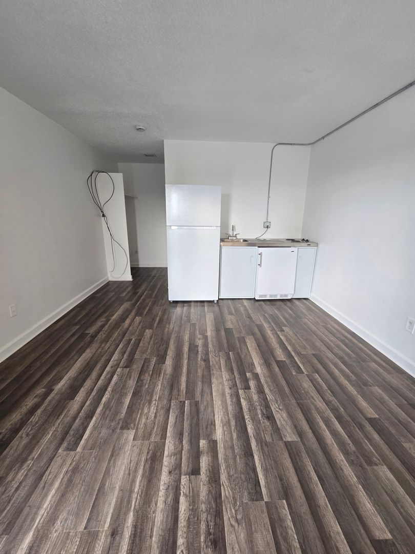 Moses Lake Apartment: 905 W Broadway Ave