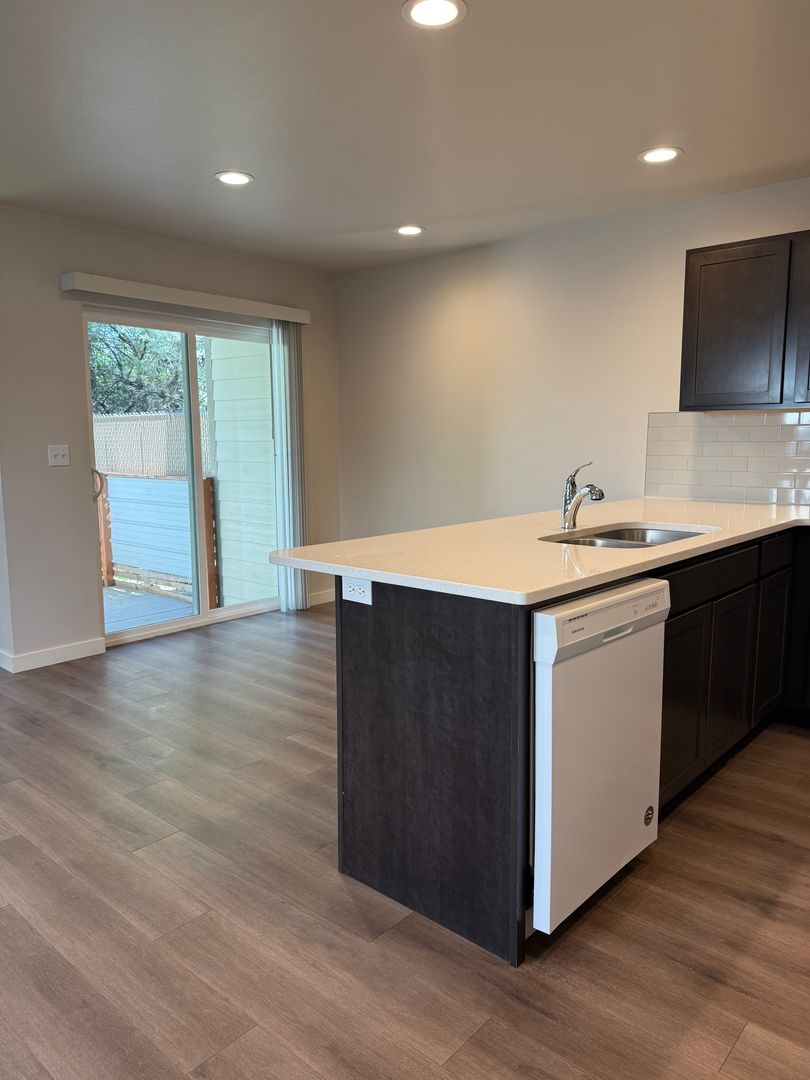 Charming 3 Bedroom Townhome 9 of 12