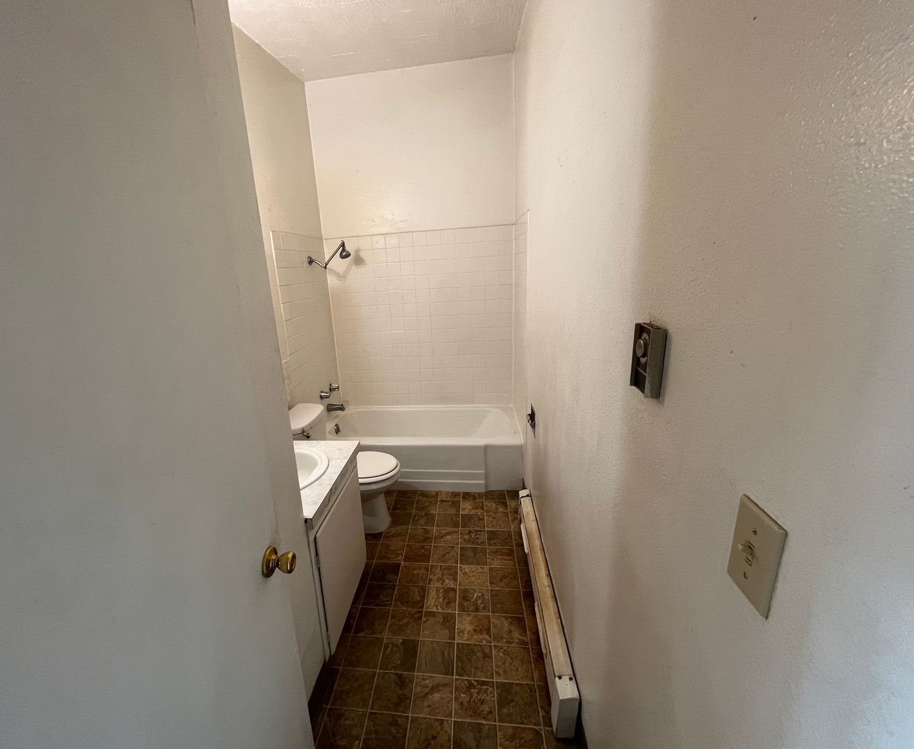 2 Bedroom Duplex Apartment Available Now! $300 move in credit Available! 10 of 12