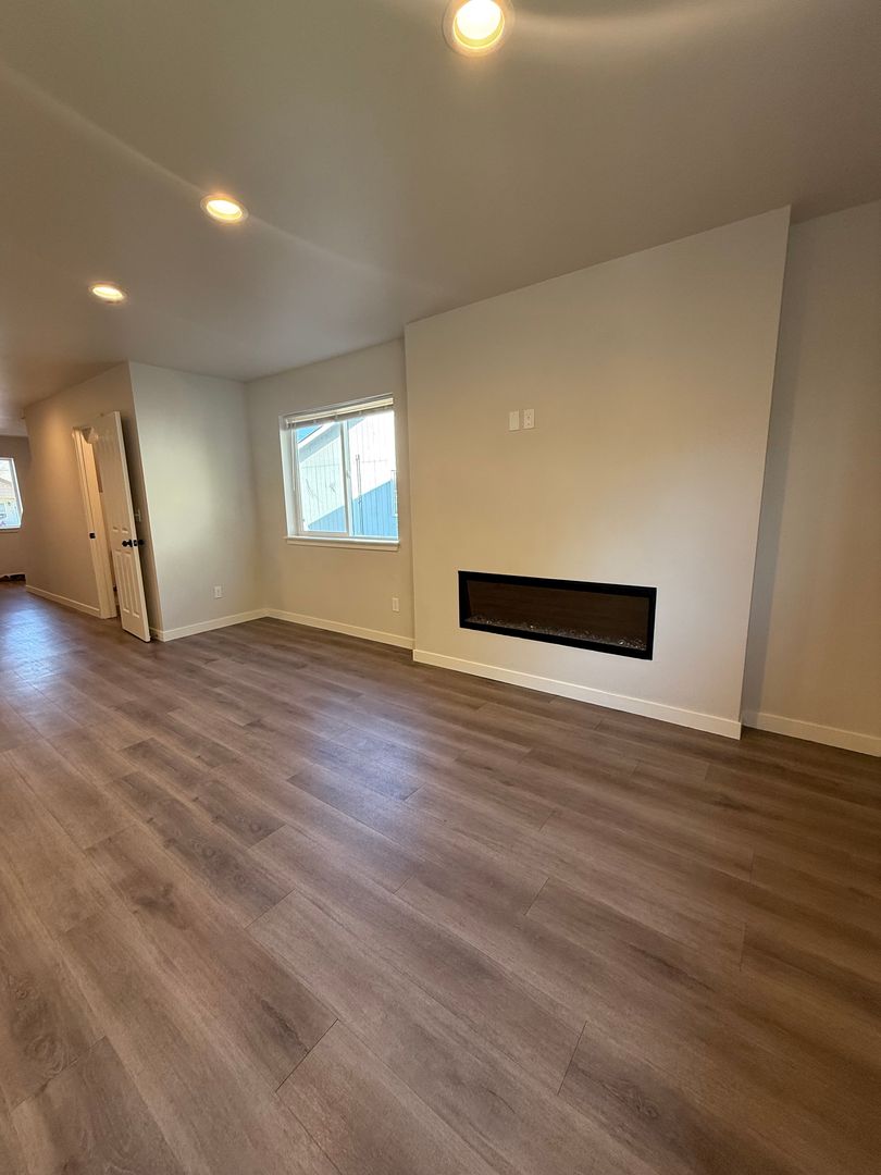 Charming 3 Bedroom Townhome 7 of 12