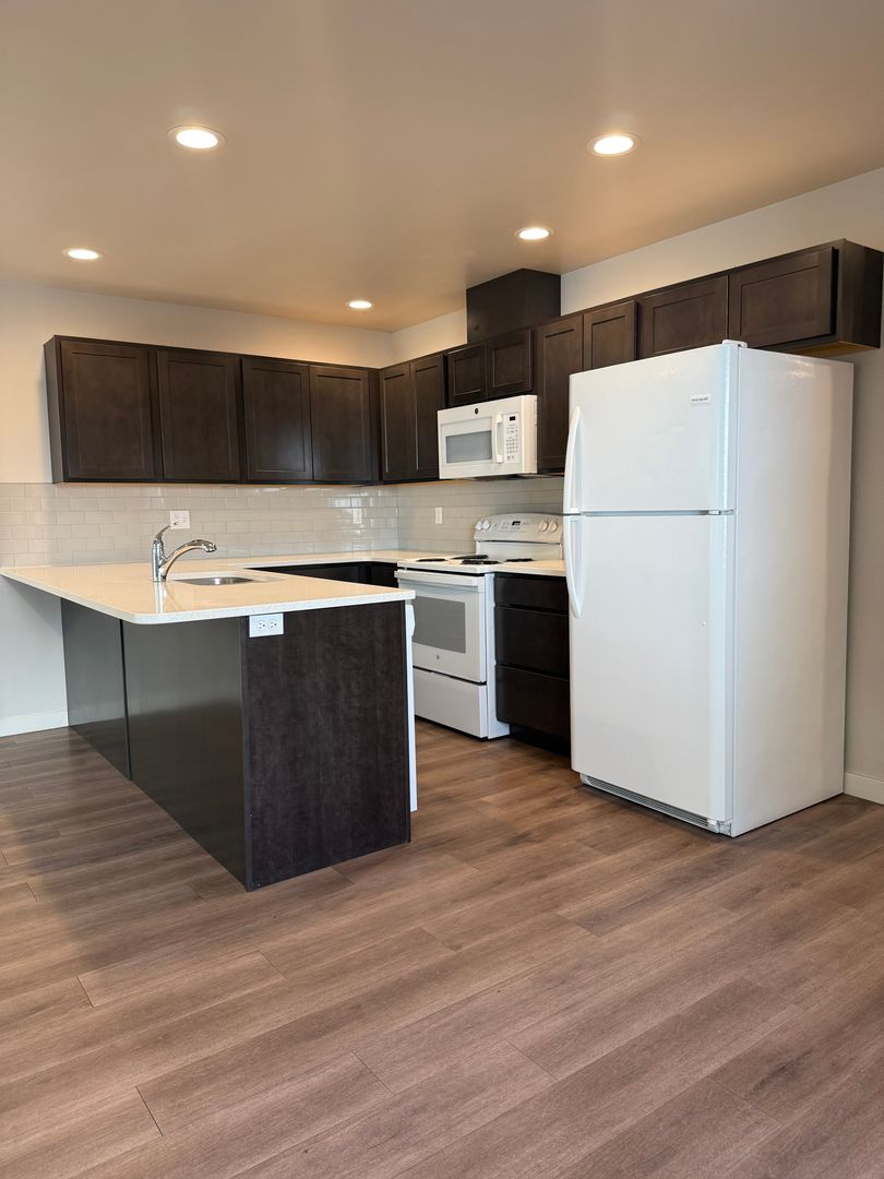 Charming 3 Bedroom Townhome 8 of 12