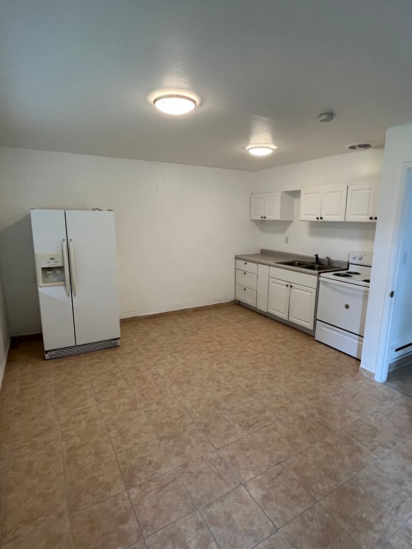 Moses Lake Apartment: 4278 Grape Drive NE