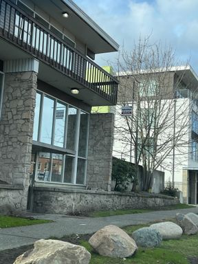 Great Office Space for a Legal Team or whatever service your company provides! (One Block from Courthouse) – photo 1