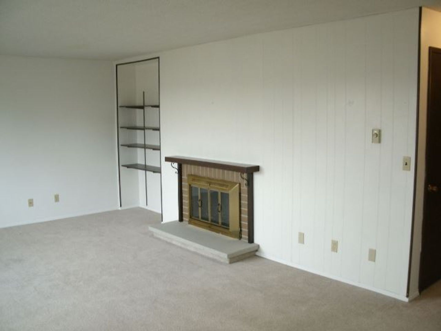 University Place Apartment: 2602-2618 Cascade Pl W