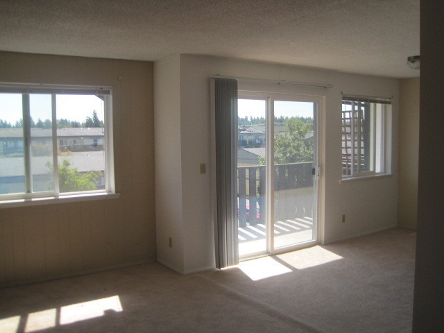 University Place Apartment: 2602-2618 Cascade Pl W
