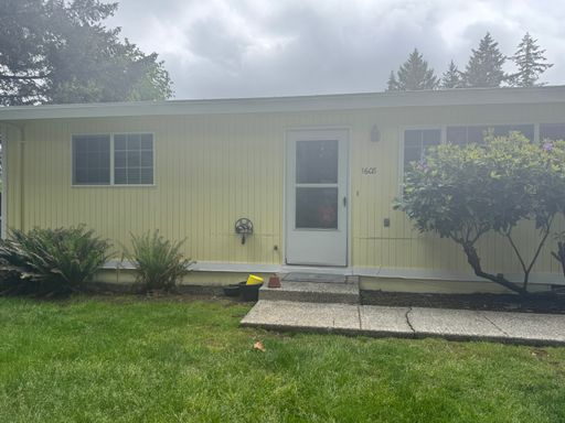 $1895.00 Cute and cozy 2 bedroom Duplex- $300.00 Of First Full Month Rent!!