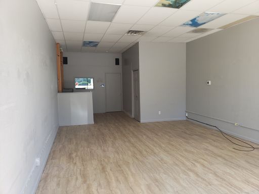 For Lease -Currently Hair Salon – photo 1