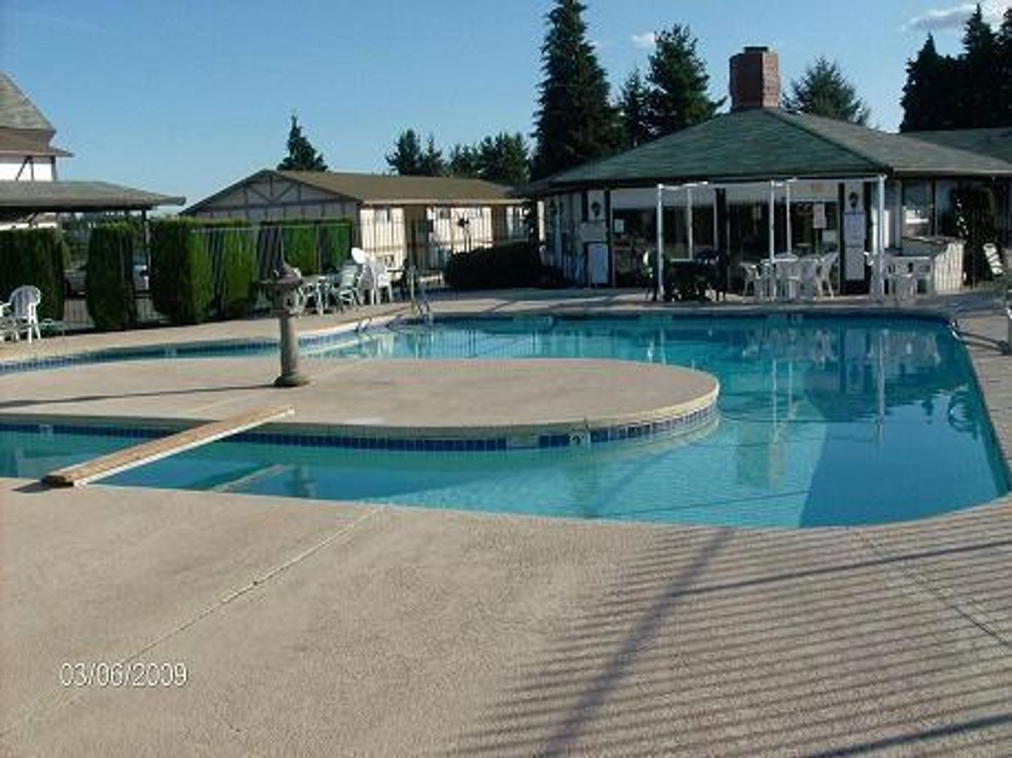 University Place Apartment: 2602-2618 Cascade Pl W