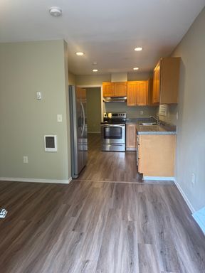 Cozy Remodeled 1-Bedroom- $300.00 Off First Full Month Rent!! – photo 1