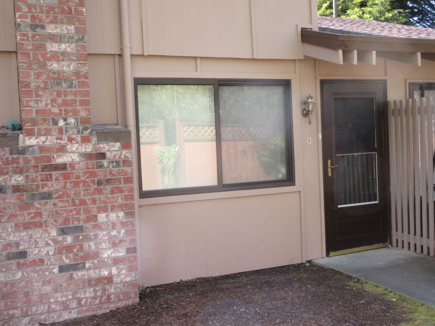Steilacoom Townhome: 2820 Garden Ct. #B