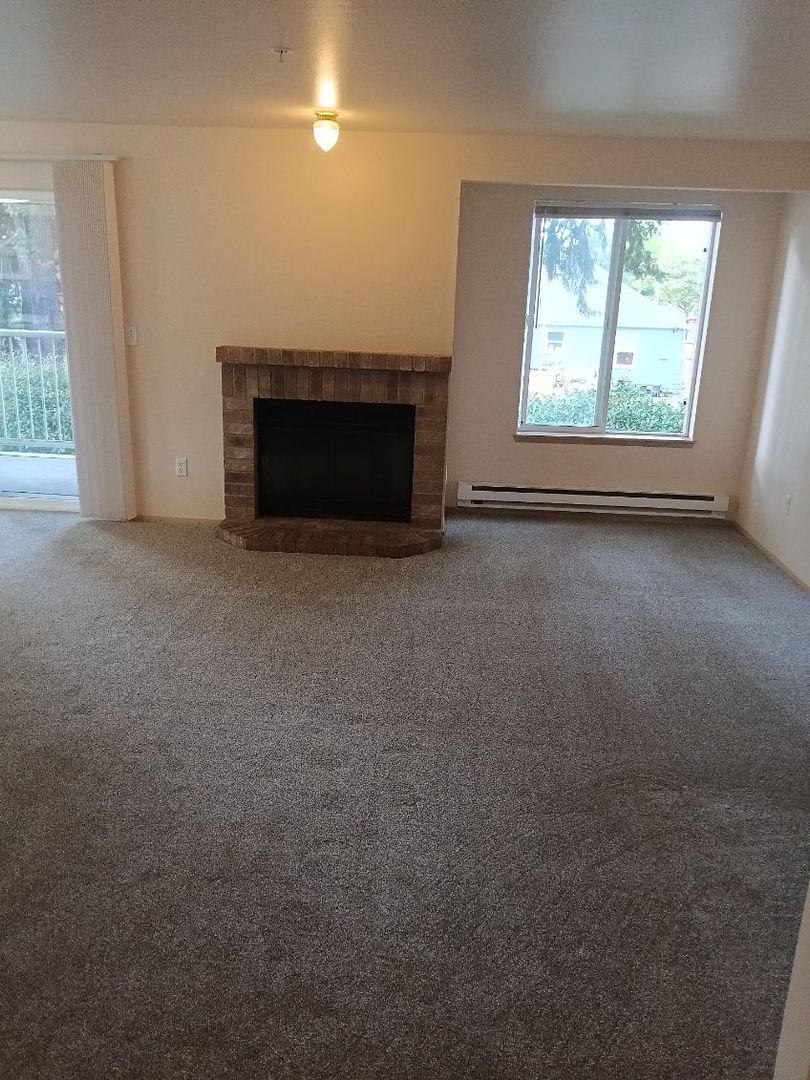 Lakewood Apartment: Westwind Apartments 5905-5911 93rd St. SW