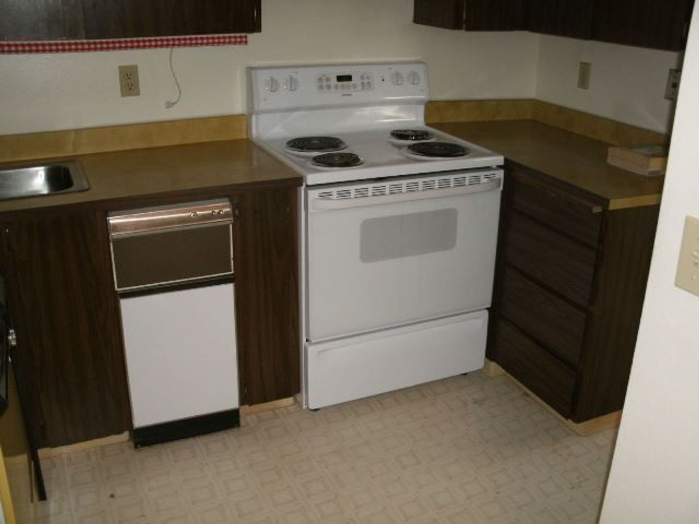 University Place Apartment: 2602-2618 Cascade Pl W