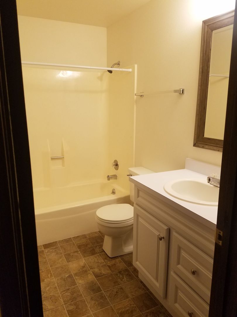 University Place Apartment: 2602-2618 Cascade Pl W