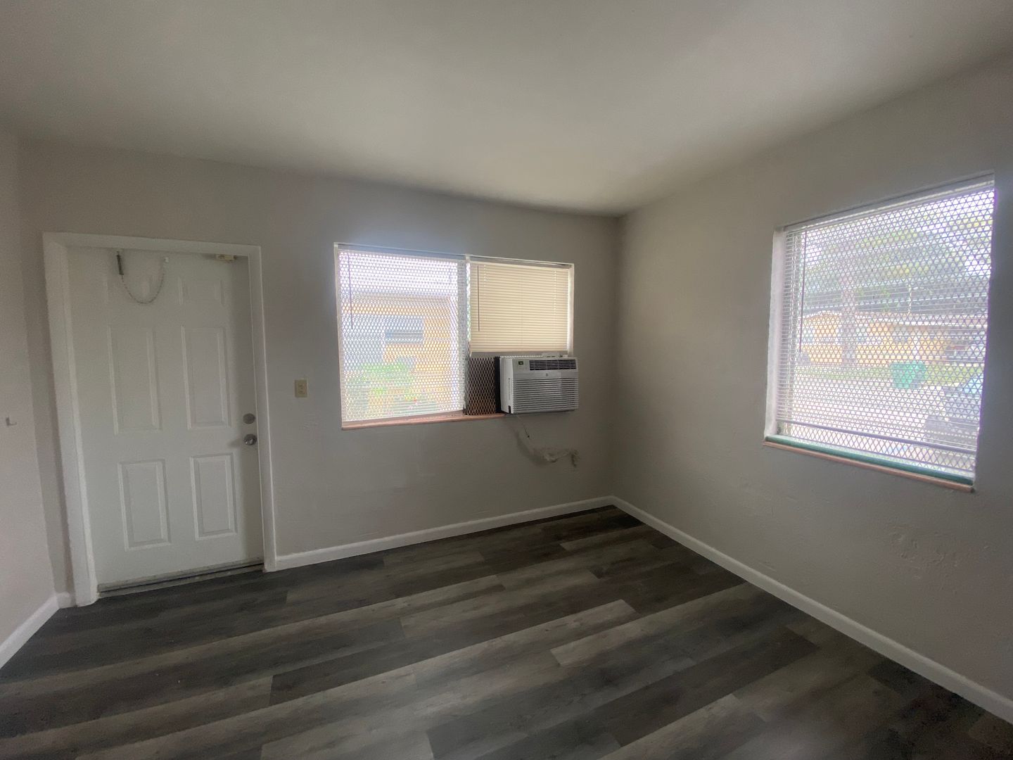 Opa Locka Apartment: 301 Sharar Ave