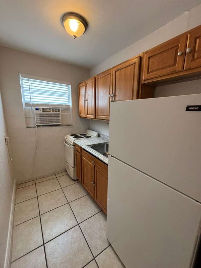 14120 NW 24th Court 4 of 13