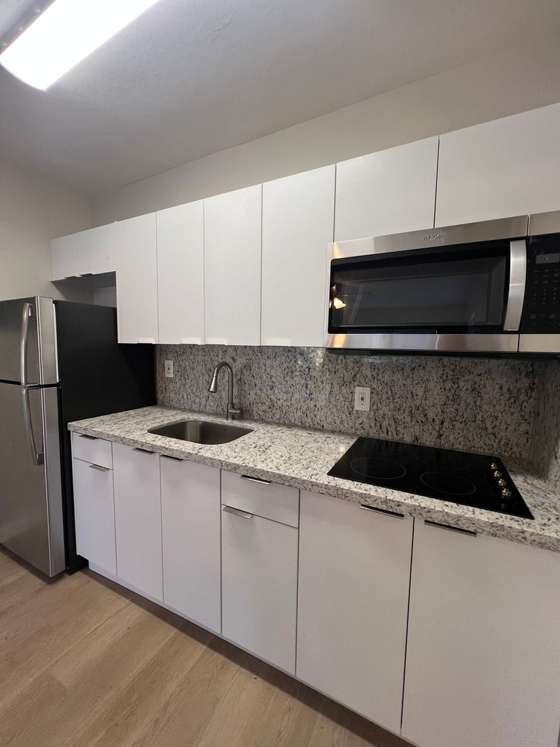 Opa Locka Apartment: 381 Sharar Ave