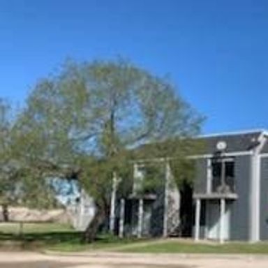 Beautifully Remodeled 2 Bedroom Apartments – photo 1