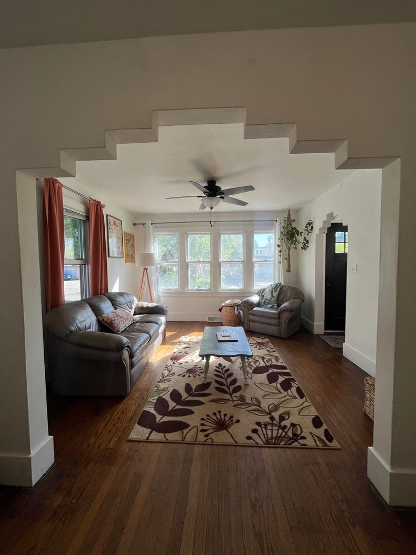 La Crosse House: 1707 Adams St