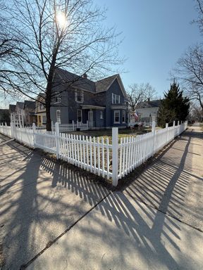 4 Bedroom House for Rent Near UWL, Viterbo & Downtown La Crosse – photo 1