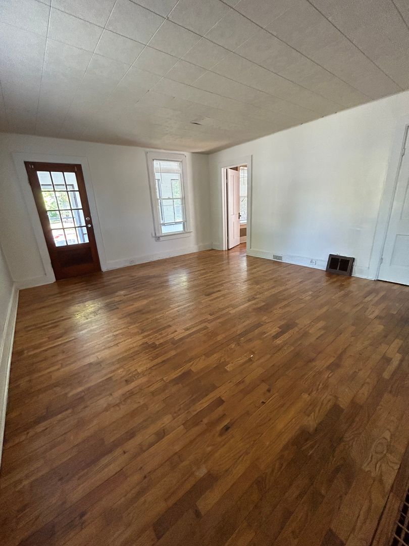 La Crosse House: 1502 Ferry Street
