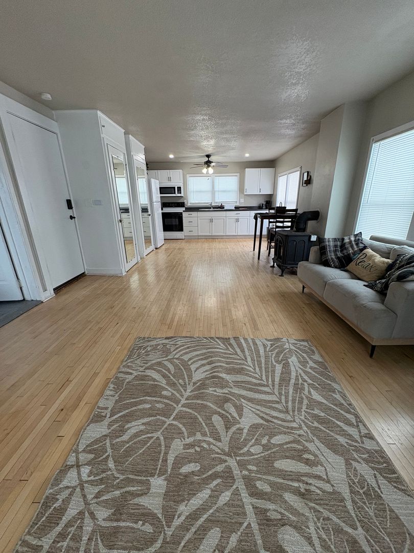 Tomah Apartment: 301 Kilbourn Ave