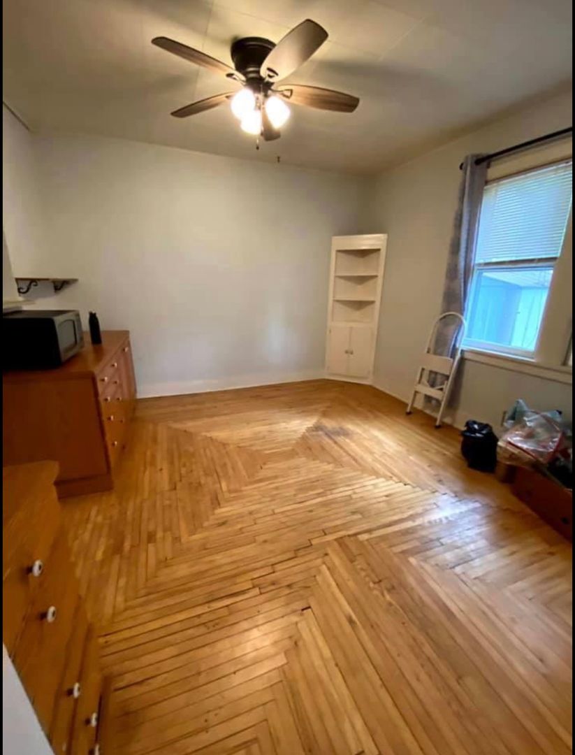 La Crosse Apartment: 1527 Ferry Street